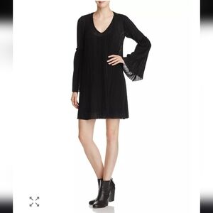 Michael stars pleated bell sleeve shift dress sz S